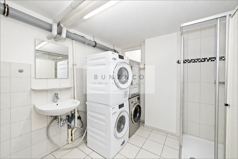 Waschraum mit Dusche