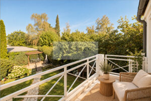 Balkon (möbliert teilw. mit KI)