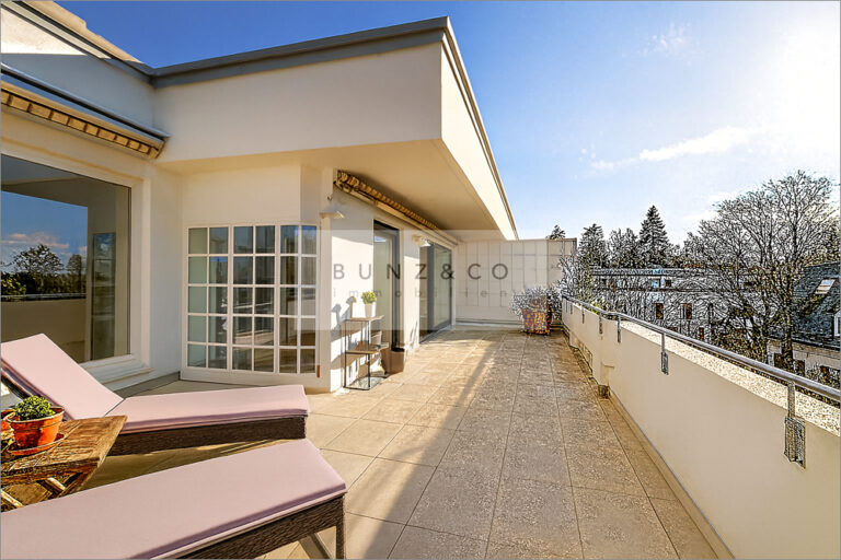Große Dachterrasse nach Westen