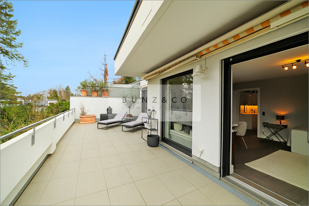 Große Dachterrasse nach Westen