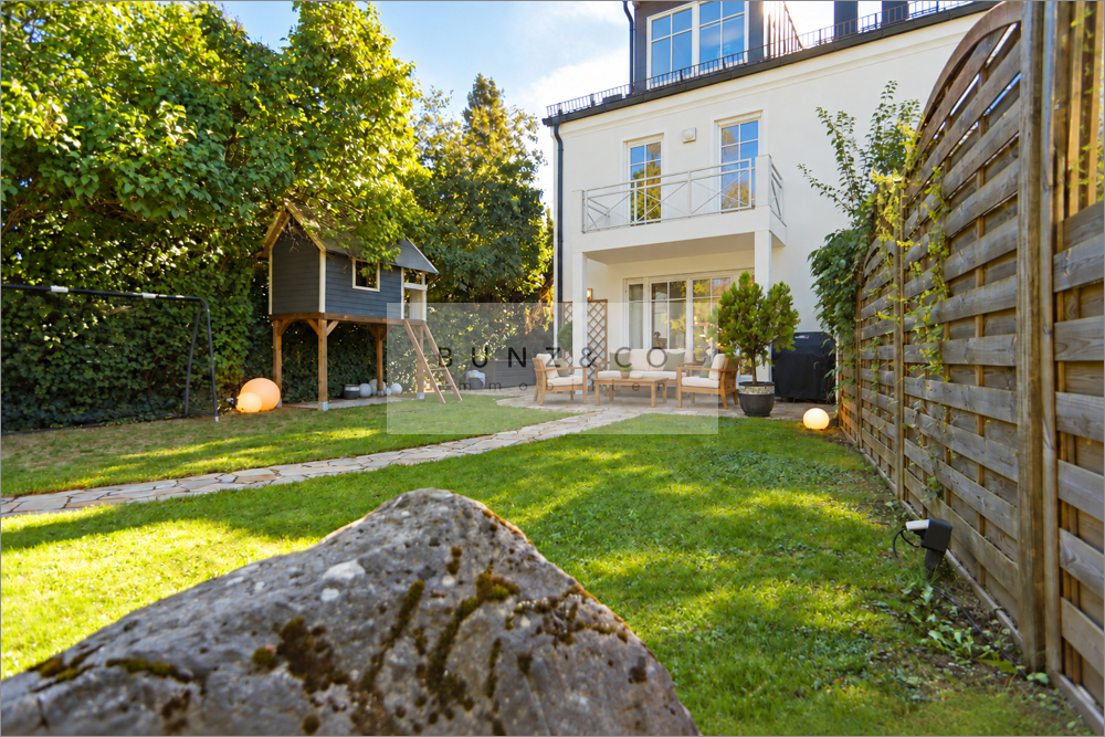 Garten  (möbliert teilw. mit KI)