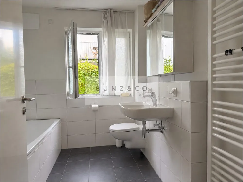 Immobilienangebot - München - Alle - Moderne 4-Zimmer-Maisonette-Wohnung mit Garten und West-Terrasse!