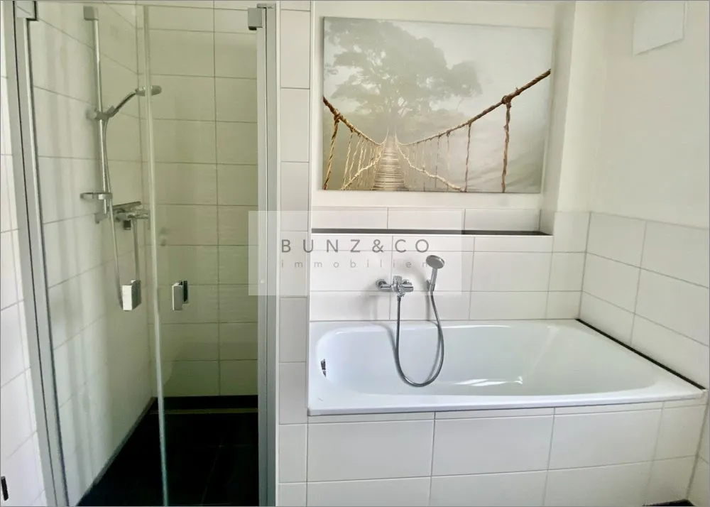 Immobilienangebot - München - Alle - Moderne 4-Zimmer-Maisonette-Wohnung mit Garten und West-Terrasse!