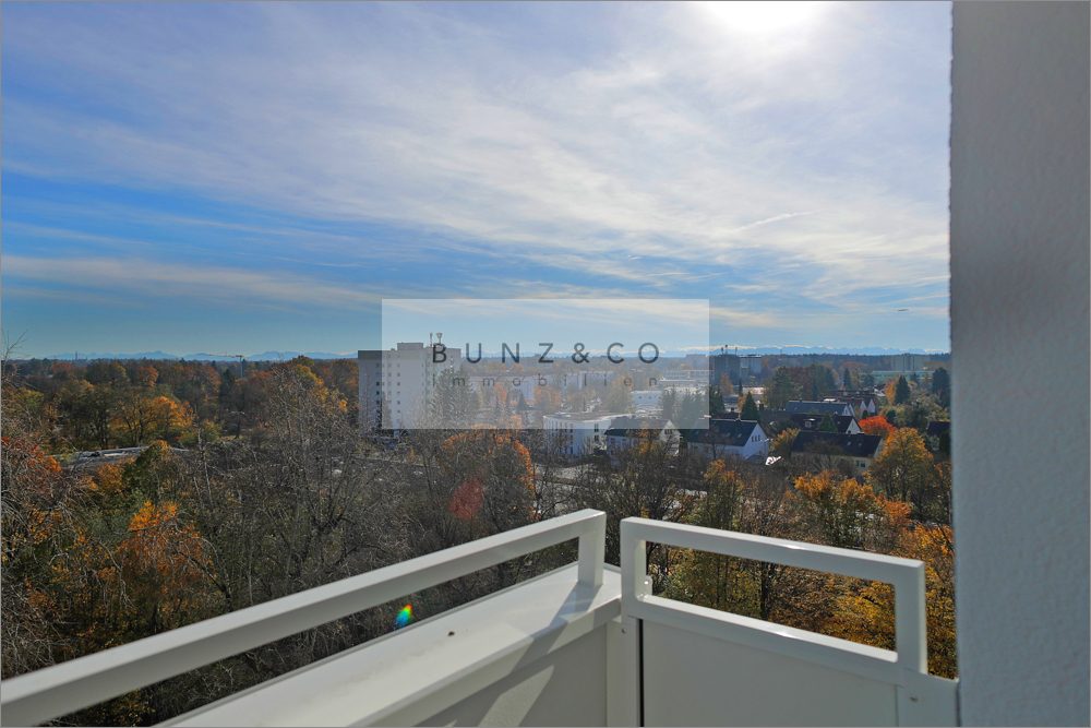 Immobilienangebot - München - Alle - Dachgeschosswohnung mit Balkon!