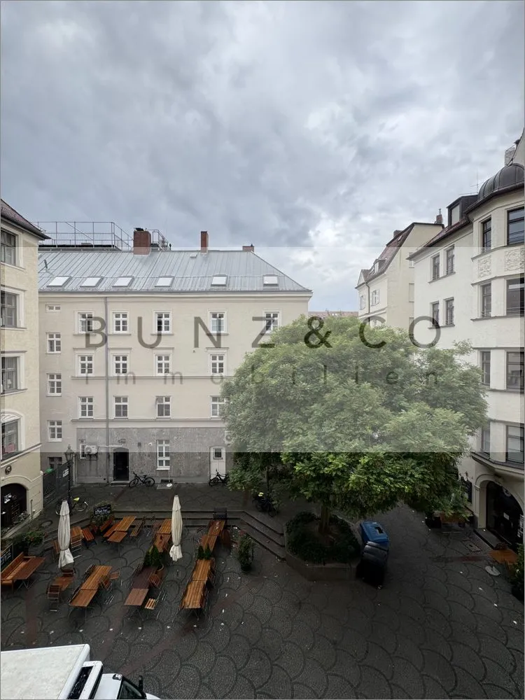 Immobilienangebot - München - Alle - Charmante Altbauwohnung mit Balkon im Herzen Münchens!