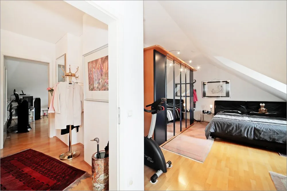 Immobilienangebot - München - Alle - Dachgeschosswohnung mit Balkon und TG-Stellplatz – Gepflegte Kapitalanlage in München-Forstenried
