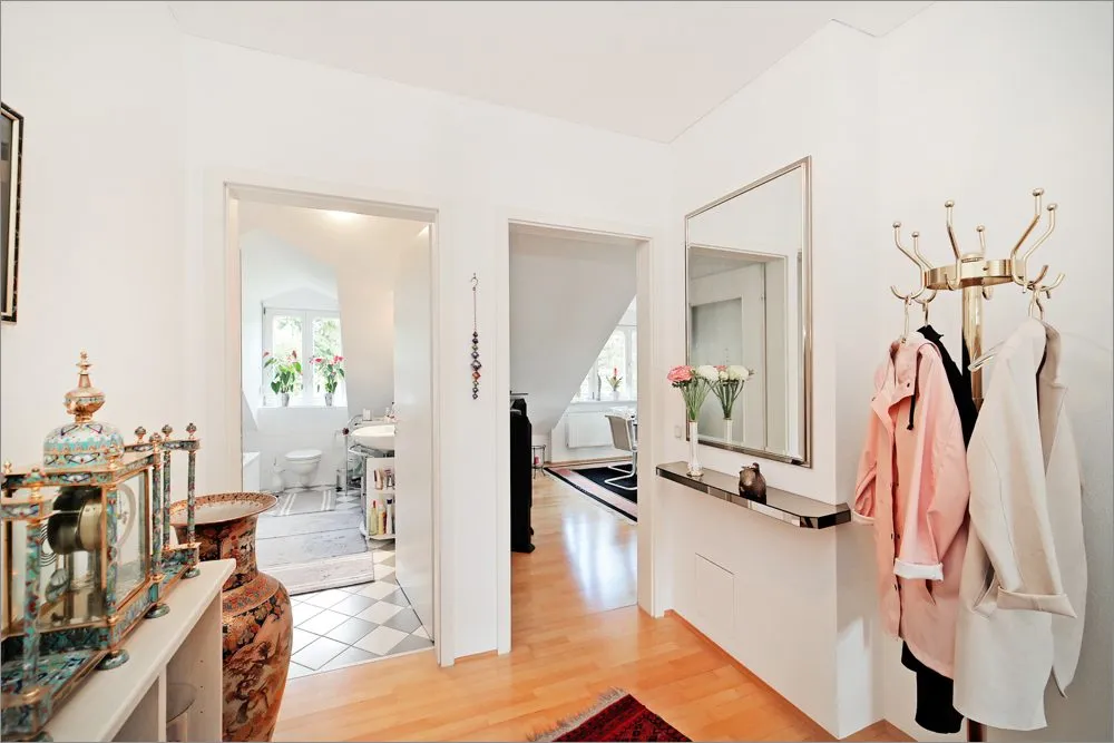 Immobilienangebot - München - Alle - Dachgeschosswohnung mit Balkon und TG-Stellplatz – Gepflegte Kapitalanlage in München-Forstenried