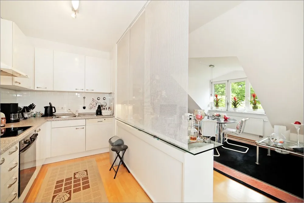 Immobilienangebot - München - Alle - Dachgeschosswohnung mit Balkon und TG-Stellplatz – Gepflegte Kapitalanlage in München-Forstenried