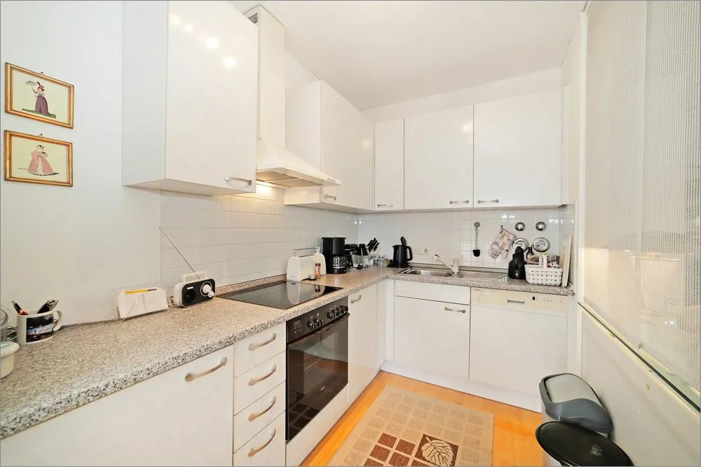 Immobilienangebot - München - Alle - Dachgeschosswohnung mit Balkon und TG-Stellplatz – Gepflegte Kapitalanlage in München-Forstenried