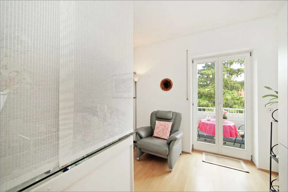 Immobilienangebot - München - Alle - Dachgeschosswohnung mit Balkon und TG-Stellplatz – Gepflegte Kapitalanlage in München-Forstenried