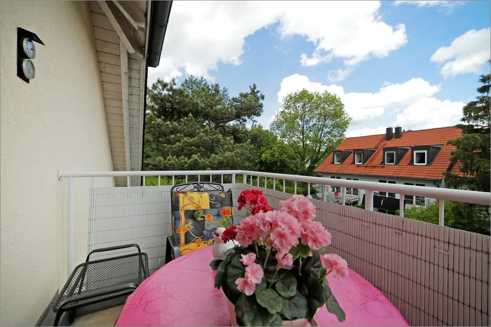 Immobilienangebot - München - Alle - Dachgeschosswohnung mit Balkon und TG-Stellplatz – Gepflegte Kapitalanlage in München-Forstenried