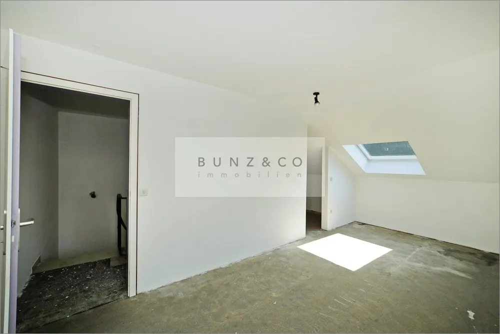 Immobilienangebot - Pullach - Alle - Seltene Gelegenheit in Pullach – Renovierungsbedürftige Doppelhaushälfte mit großem Grundstück
