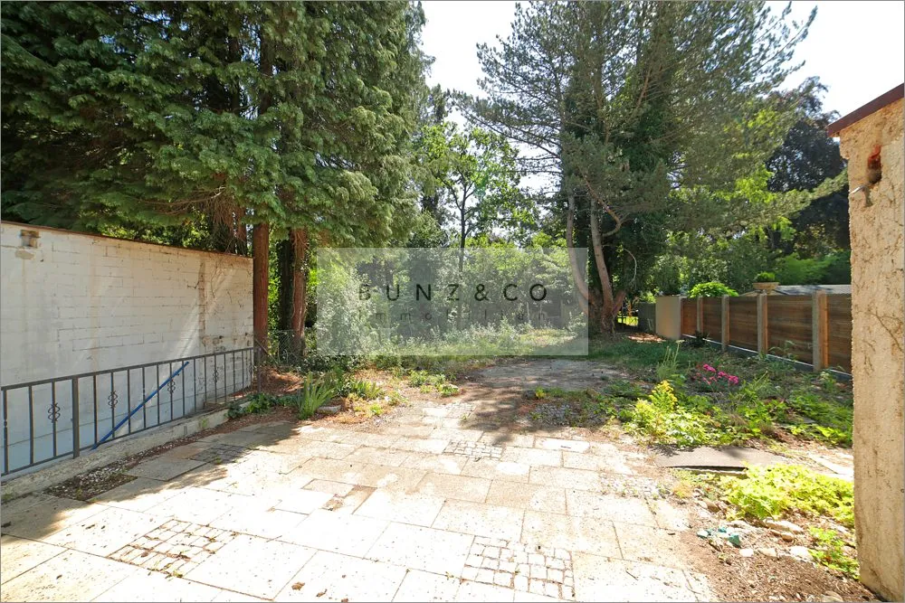 Immobilienangebot - Pullach - Alle - Seltene Gelegenheit in Pullach – Renovierungsbedürftige Doppelhaushälfte mit großem Grundstück