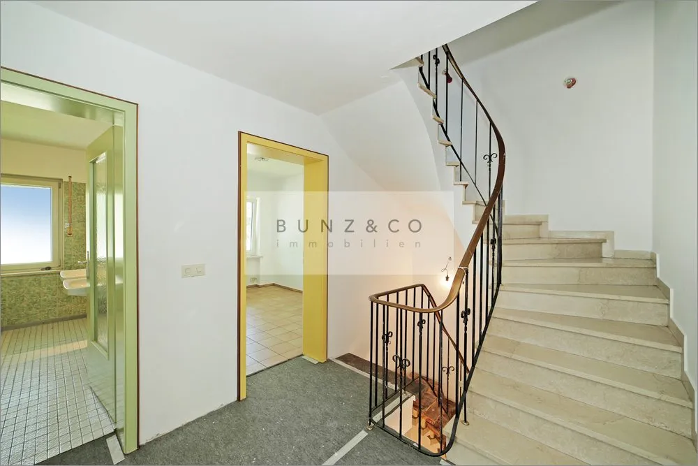 Immobilienangebot - Pullach - Alle - Seltene Gelegenheit in Pullach – Renovierungsbedürftige Doppelhaushälfte mit großem Grundstück