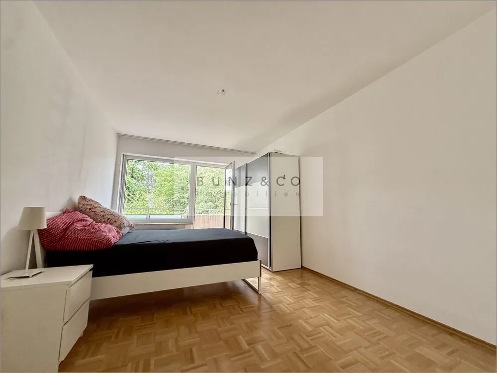 Immobilienangebot - München / Laim - Alle - Renovierte teilmöblierte Wohnung mit Südloggia, Einbauküche und TG-Stellplatz