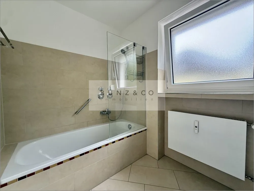 Immobilienangebot - München / Laim - Alle - Renovierte teilmöblierte Wohnung mit Südloggia, Einbauküche und TG-Stellplatz