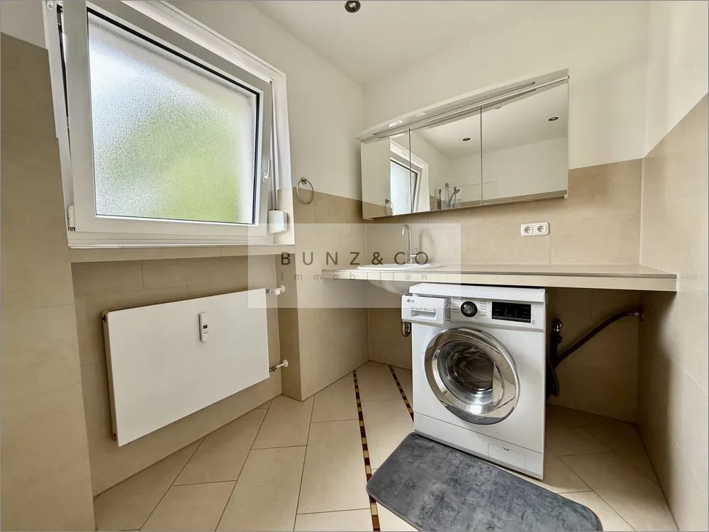 Immobilienangebot - München / Laim - Alle - Renovierte teilmöblierte Wohnung mit Südloggia, Einbauküche und TG-Stellplatz