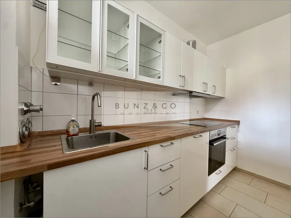 Immobilienangebot - München / Laim - Alle - Renovierte teilmöblierte Wohnung mit Südloggia, Einbauküche und TG-Stellplatz
