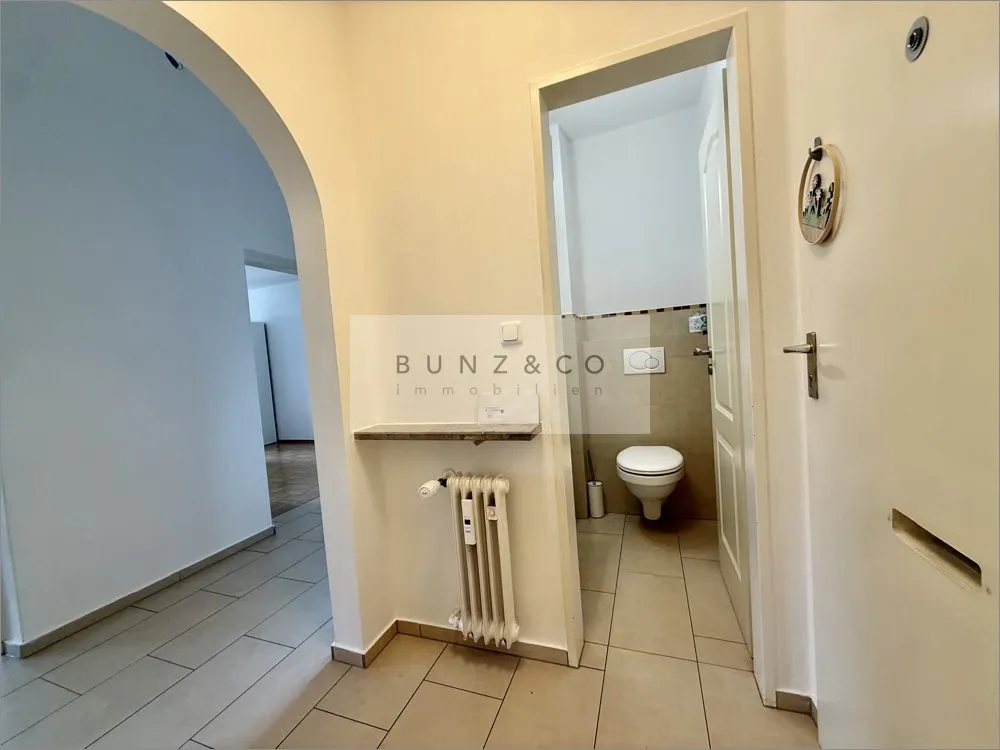 Immobilienangebot - München / Laim - Alle - Renovierte teilmöblierte Wohnung mit Südloggia, Einbauküche und TG-Stellplatz