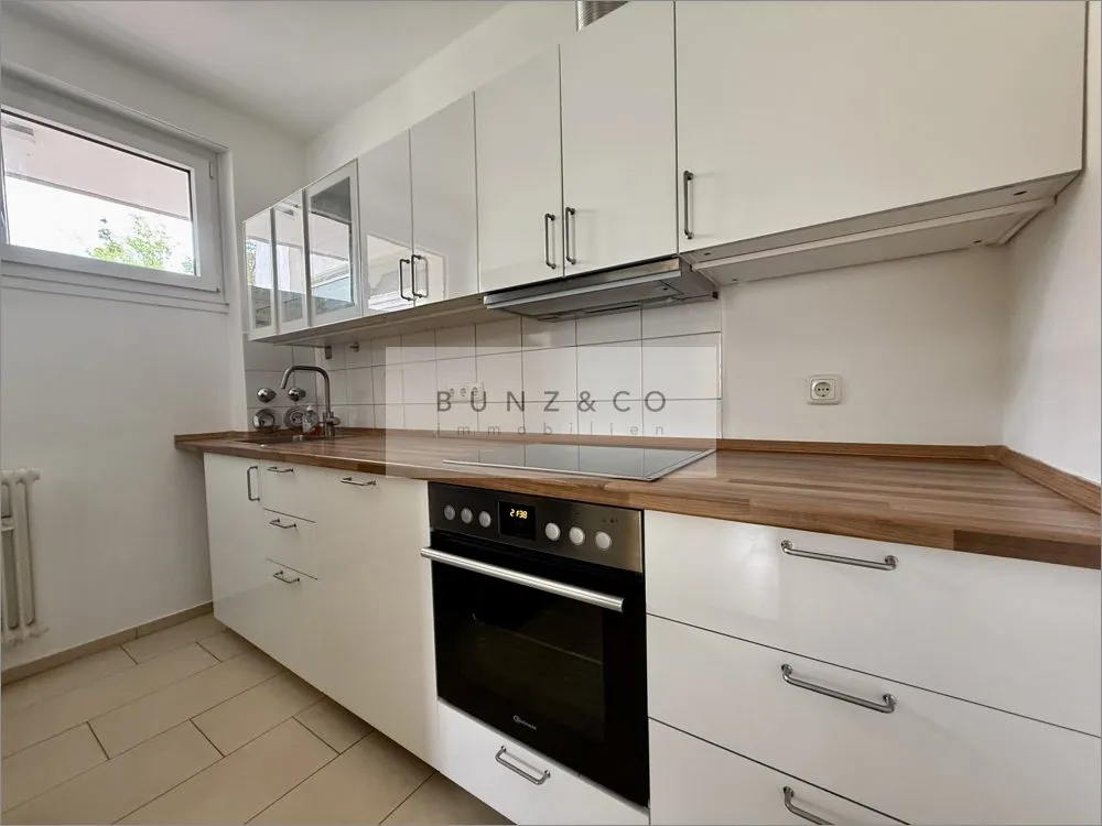 Immobilienangebot - München / Laim - Alle - Renovierte teilmöblierte Wohnung mit Südloggia, Einbauküche und TG-Stellplatz